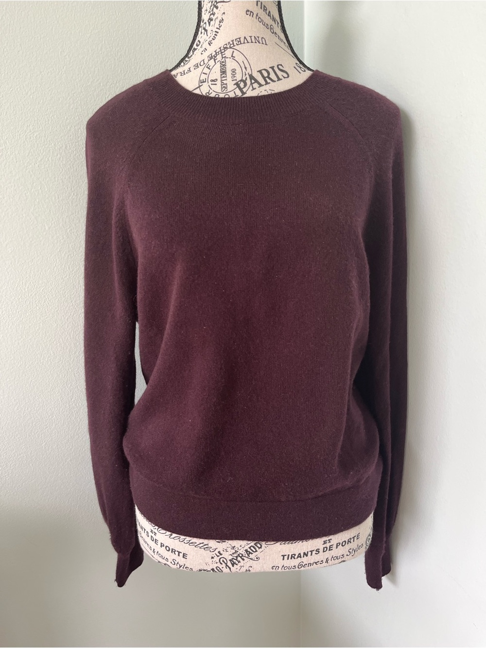 💯 Cashmere Banana Republic Plum Crewneck Sweater
